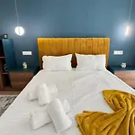 Tomy Qualis Apartment *