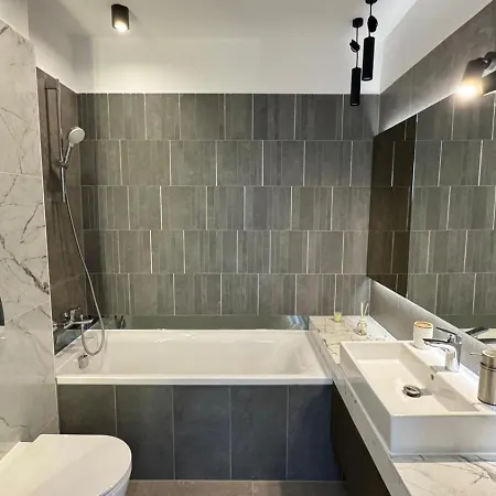 Tomy Qualis Apartment *